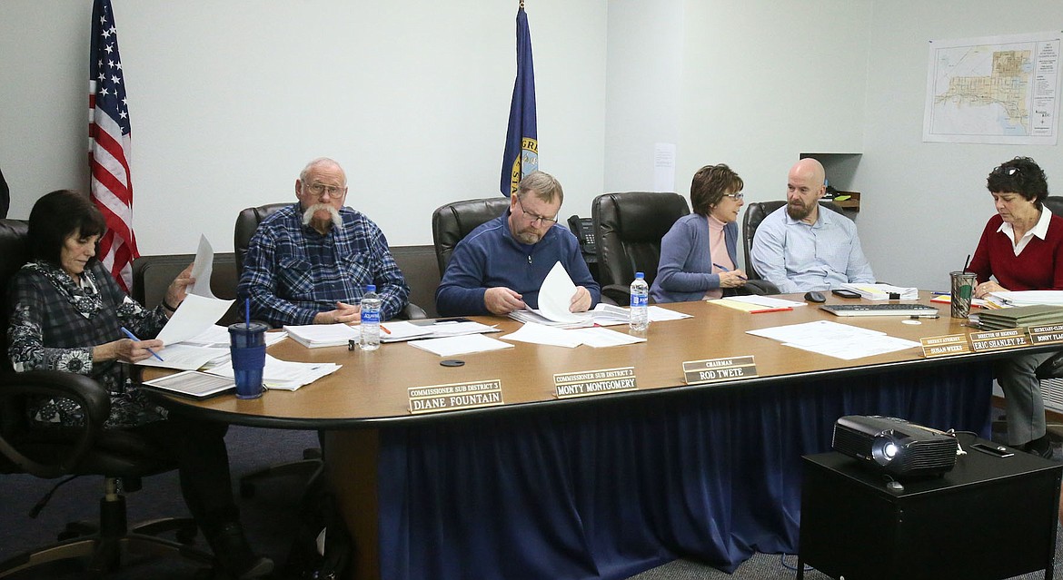 Lakes Highway District commissioners voted 2-1 Monday night to accept the Coeur d&#146;Alene School District&#146;s proposal for traffic flow at a future elementary school site on Prairie Avenue. (JUDD WILSON/Press)