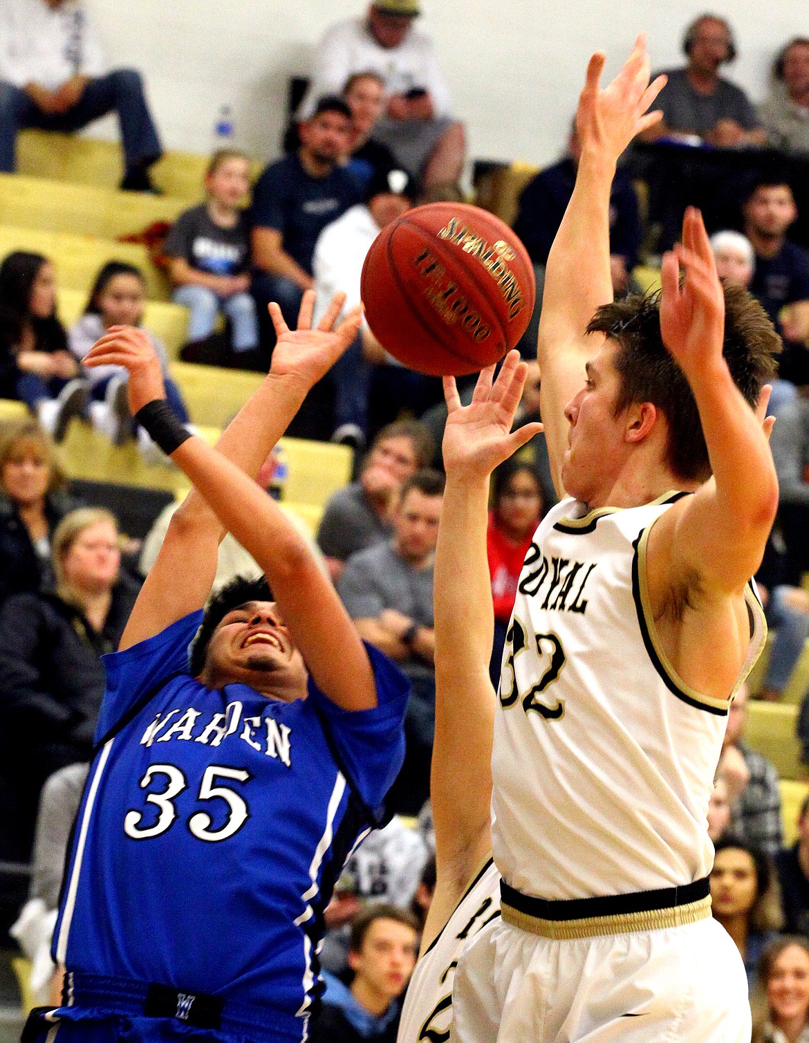 Rodney Harwood/Sun Tribune
Royal senior Gerrit Larson (32) blocks the shot of Dreyton Martinez (35) of Warden during first-half action of their SCAC East game in Royal City.