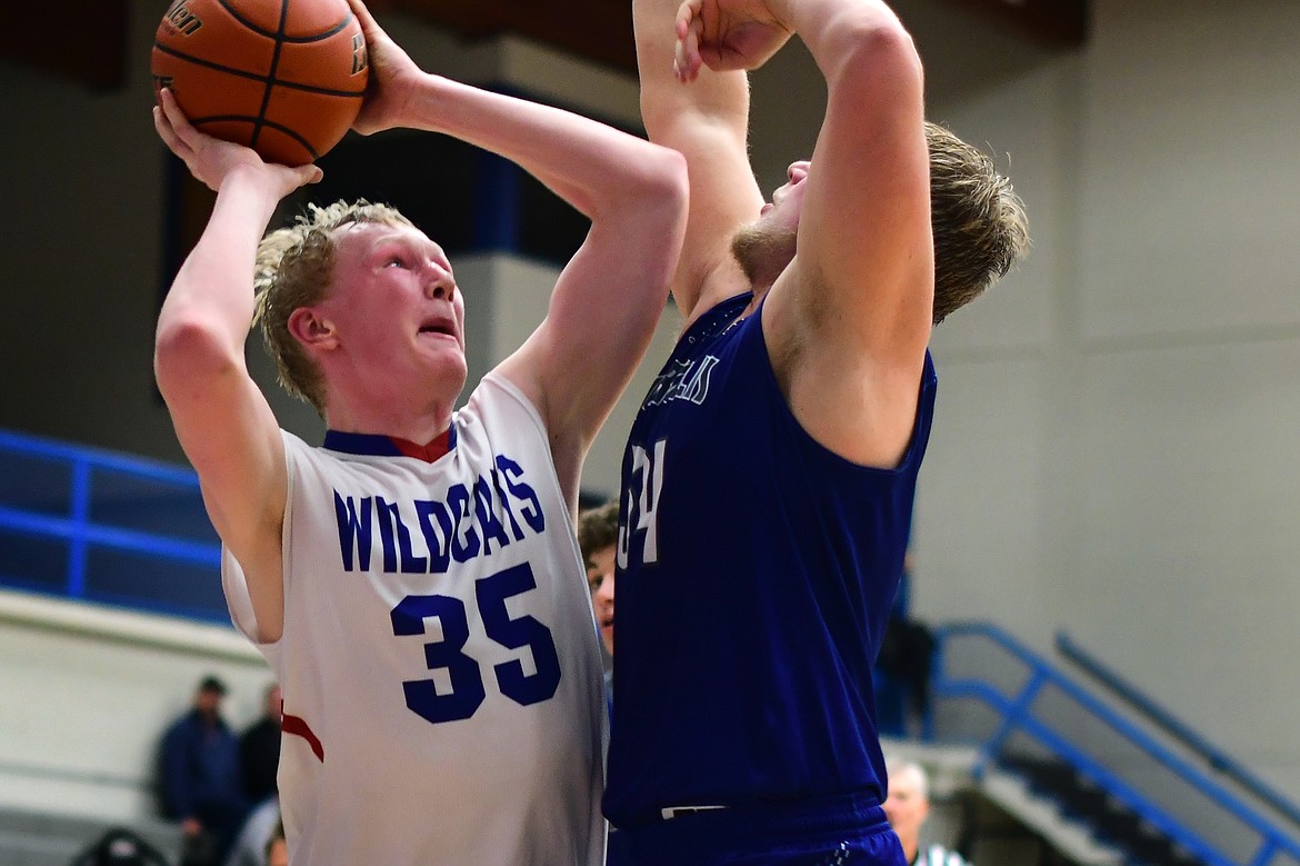 Sam Hovde goes up for a shot over Corvallis&#146;s Garrett Brown Saturday. (Jeremy Weber photo)