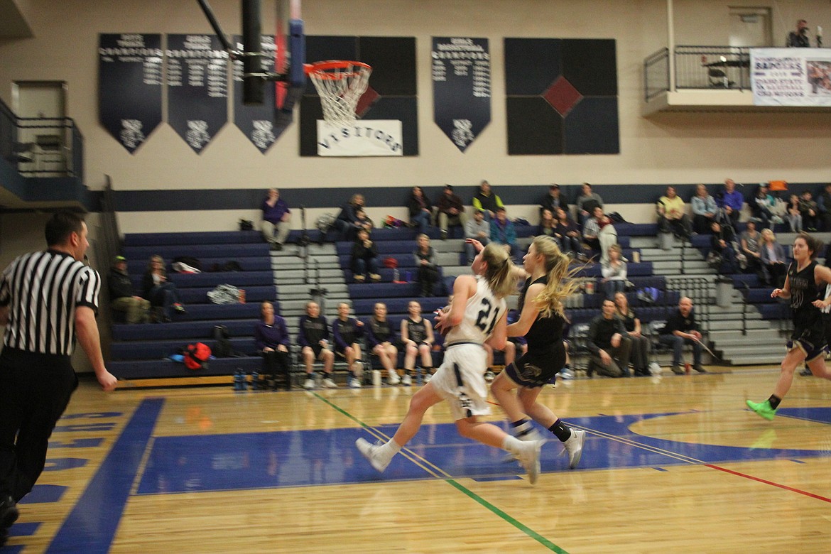 Photo by TANNA YEOUMANS
Holly Ansley shirking the defense for a score.