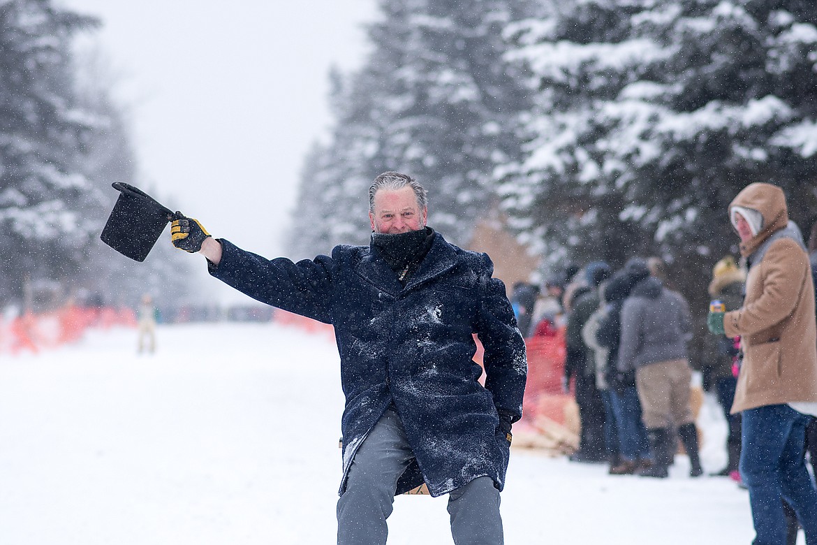 Steve Paugh gives a tip of the hat at the finish line.