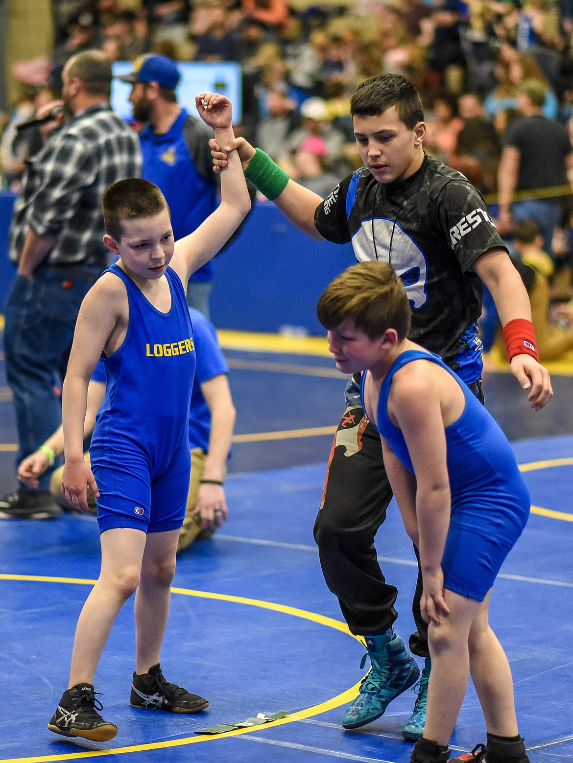 Hunter Rooney of Libby is declared winner after a 5-2 decision against Hunter Strandberg of Columbia Falls at the Kootenai Klassic Wrestling Tournament Saturday. (Ben Kibbey/The Western News)