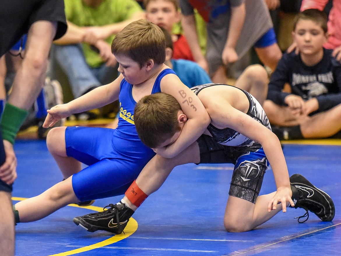 Taylor Tracy of Libby wrestles Colt Barras of Bonners Ferry at the Kootenai Klassic Wrestling Tournament Saturday. (Ben Kibbey/The Western News)