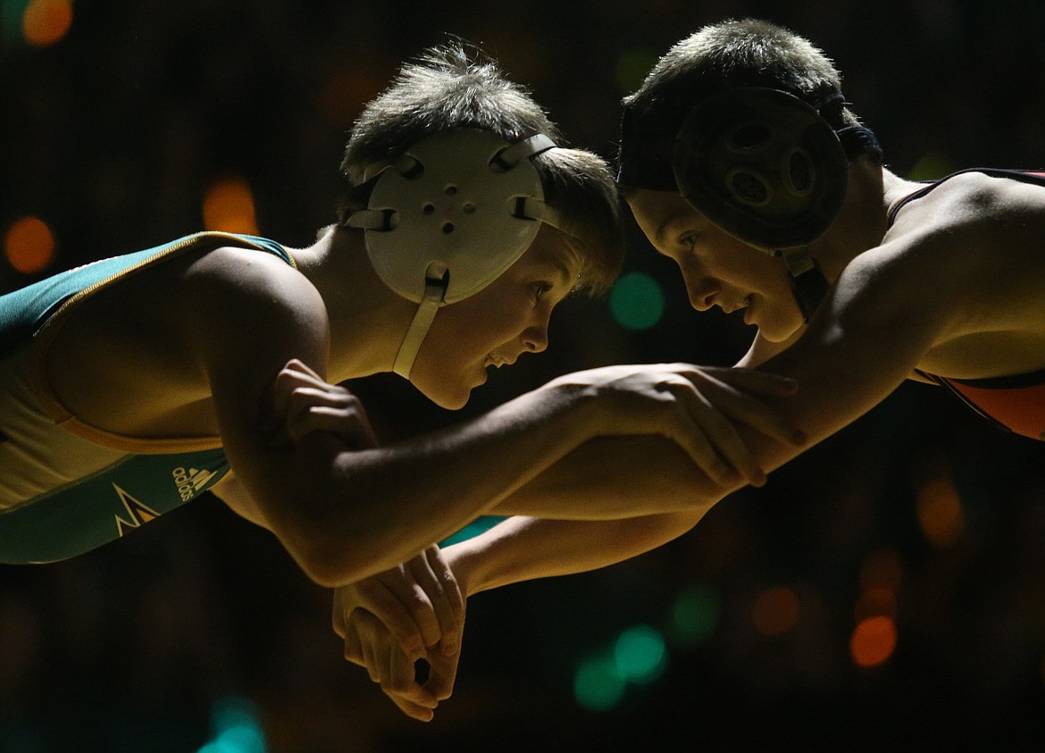 Lakeland&#146;s Peyton Wysong, left, locks arms with Sandpoint&#146;s Jordan Birkhimer in the 98-pound match at Battle for the Paddle.