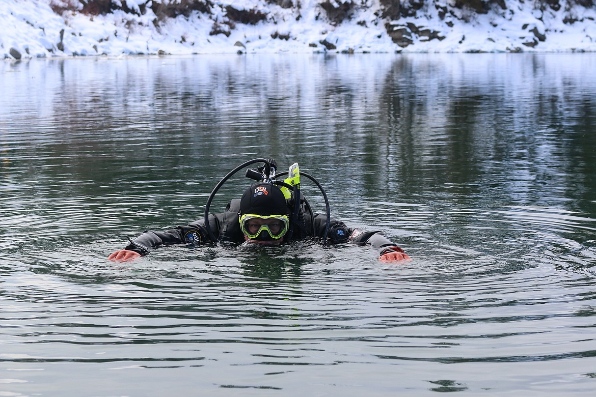 Photo by MANDI BATEMAN
Boundary County Search and Dive Rescue team member Levi Falck was at the ready to help the plungers.