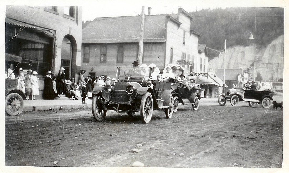 Photo by MANDI BATEMAN
Bonner Hotel and Stookey&#146;s Furniture and Undertaking burned to the ground
in 1917.