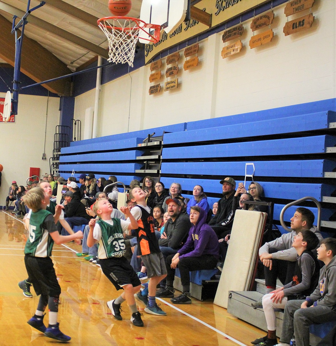 PLAINS PLAYED St. Regis in the third- and fourth-grade division on Saturday morning during the annual Superior Hoop Shoot. The youth basketball tournament is focused on B and C schools.