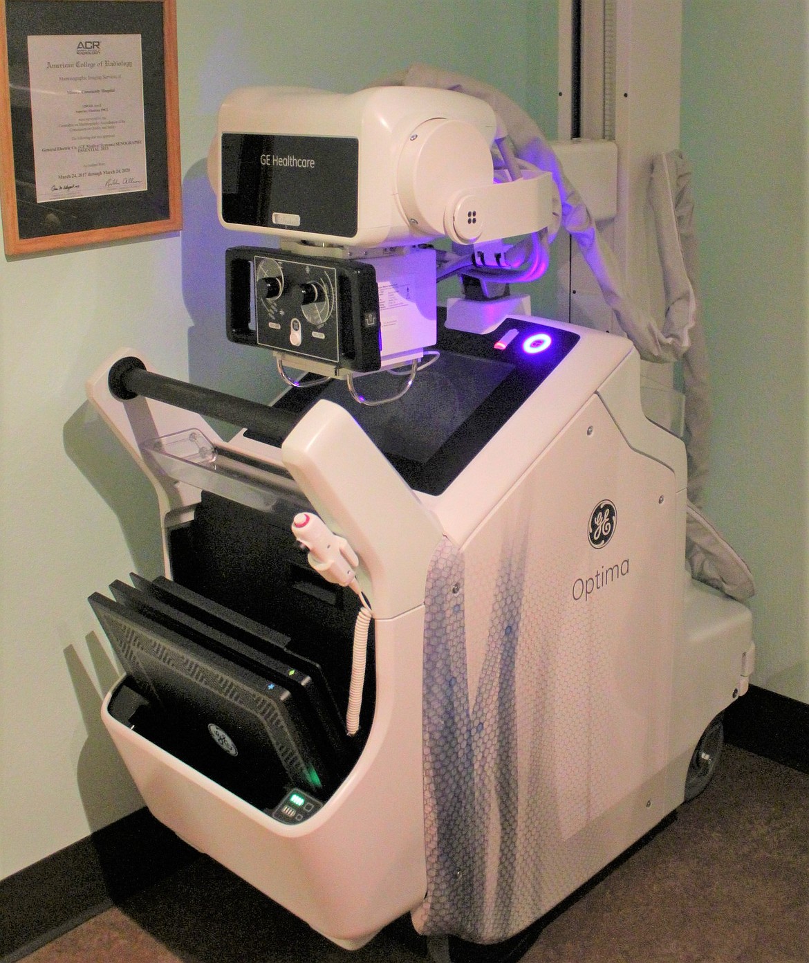 THE MINERAL COMMUNITY Hospital recently received a new portable X-ray machine through a $222,000 grant from the Helmsley Charitable Trust. (Kathleen Woodford/Mineral Independent)