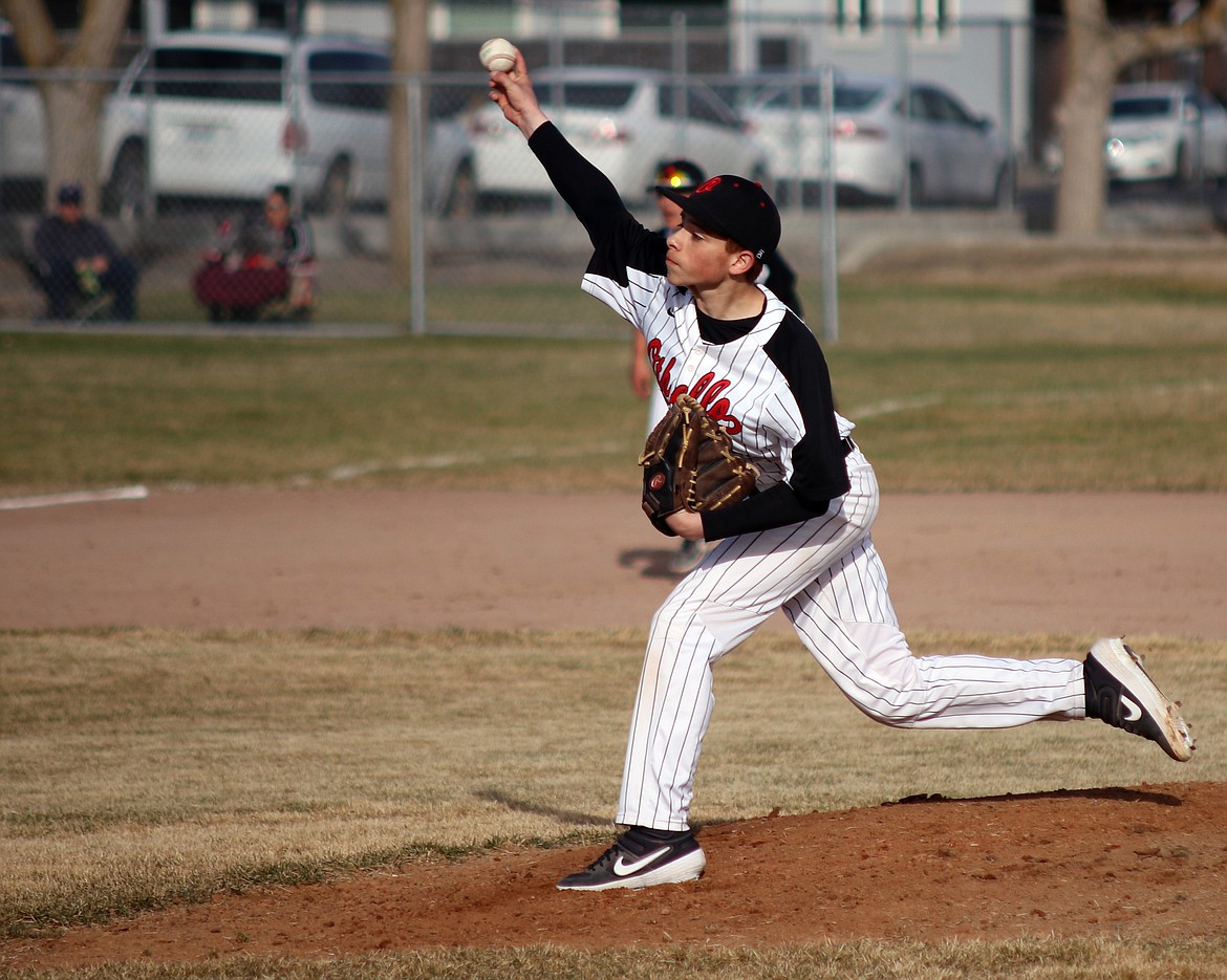 Bob Barrett/courtesy photo
Othello&#146;s Sebastian Munoz throws the high heat to the Toppenish batter.