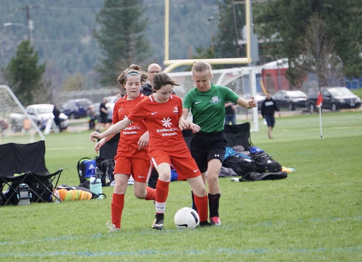 Courtesy photo
The Thorns &#145;07 Girls White soccer team won 3-0 last weekend against Spokane&#146;s Evergreen FC. Goals were scored by Dani Todd and Malina Biondo. Emma Singleton earned the shutout in goal. Pictured above is Zayda Voigt (in front) and Mallory Judd of the Thorns.