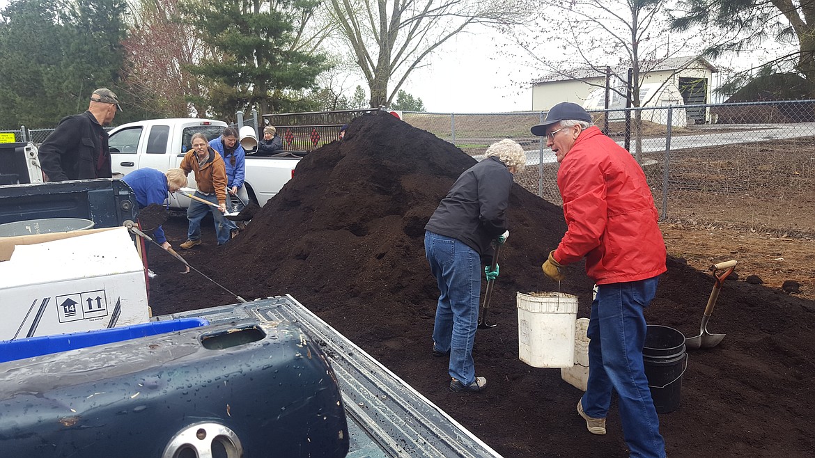 Courtesy photos
Coeur d&#146;Alene residents scooped city-generated compost during the second Compost Giveaway on April 20. Wastewater superintendent Mike Anderson reported Tuesday night they gave away 2 acres of filtered gardening aid.