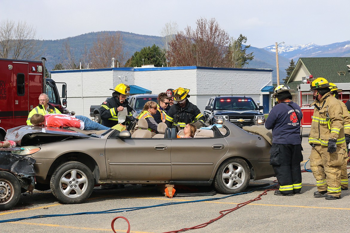 Photo by MANDI BATEMAN
Multiple agencies took part in the graphic distracted driving simulation for the students at Bonners Ferry High School.