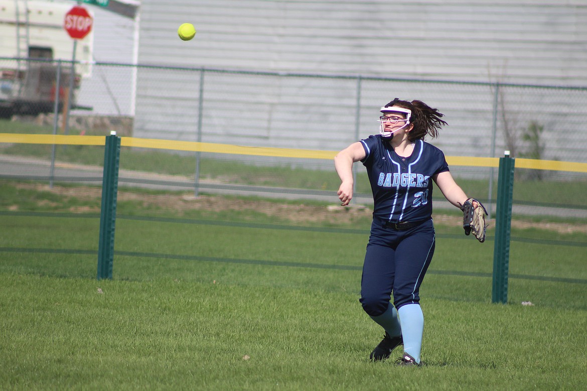 Photo by ROSE OWENS
Hannah Beazer throwing the softball.