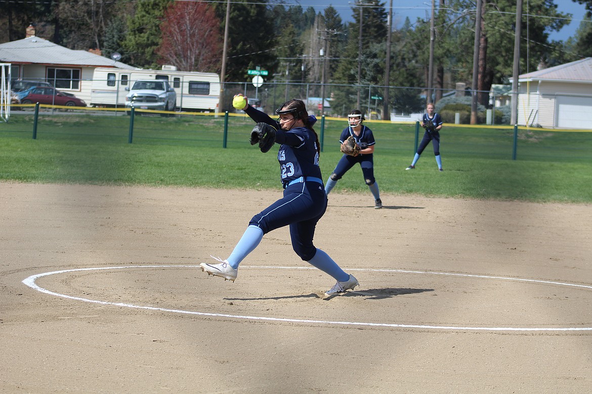 Photo by ROSE OWENS
Kelsea English pitching.