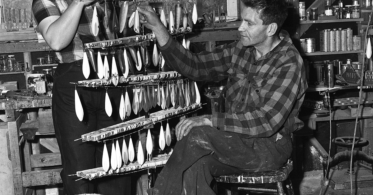 No headline Hungry Horse News