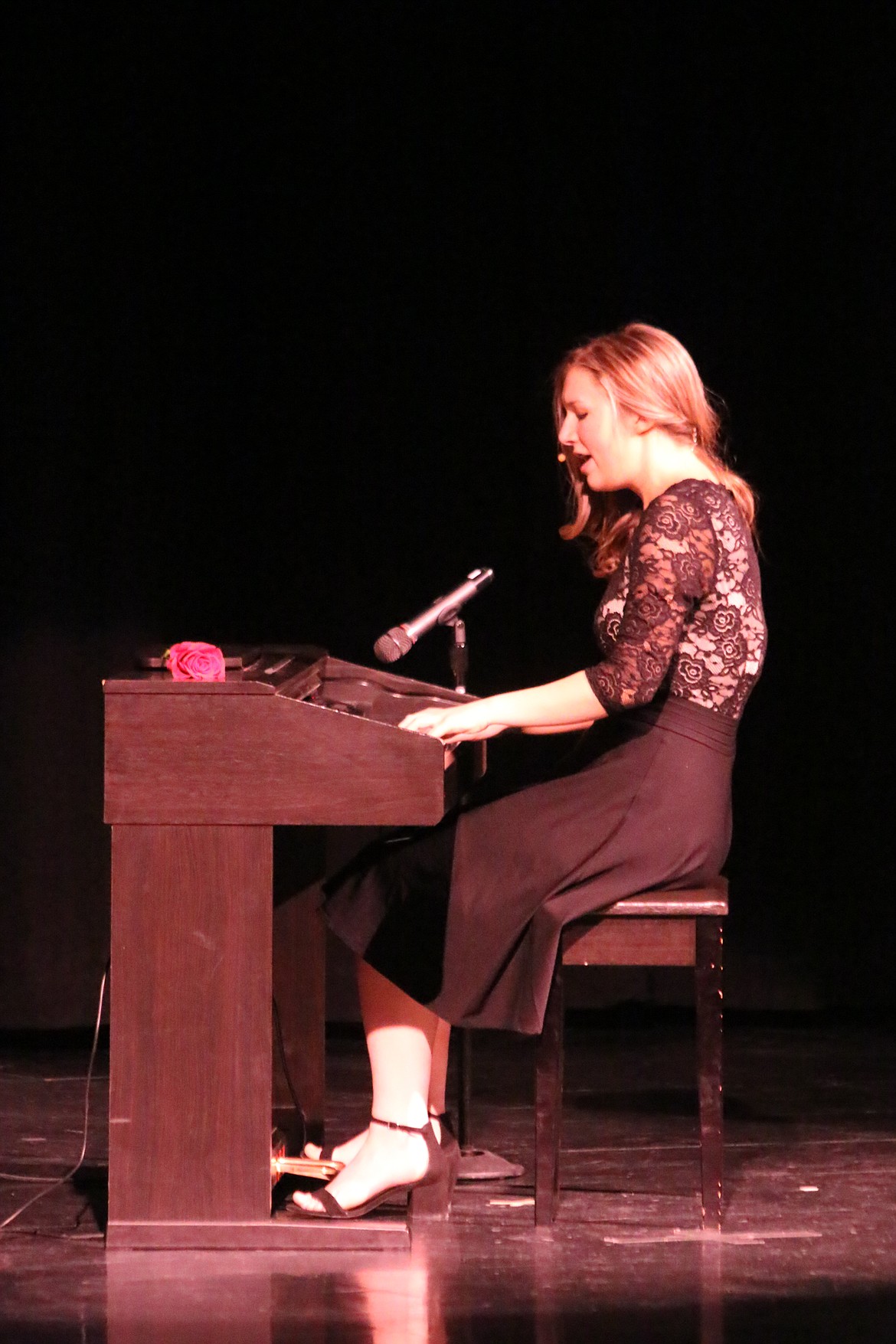 Photo by MANDI BATEMAN
Kylee Olson playing piano and singing &#147;You Say&#148; by Lauren Daigle.