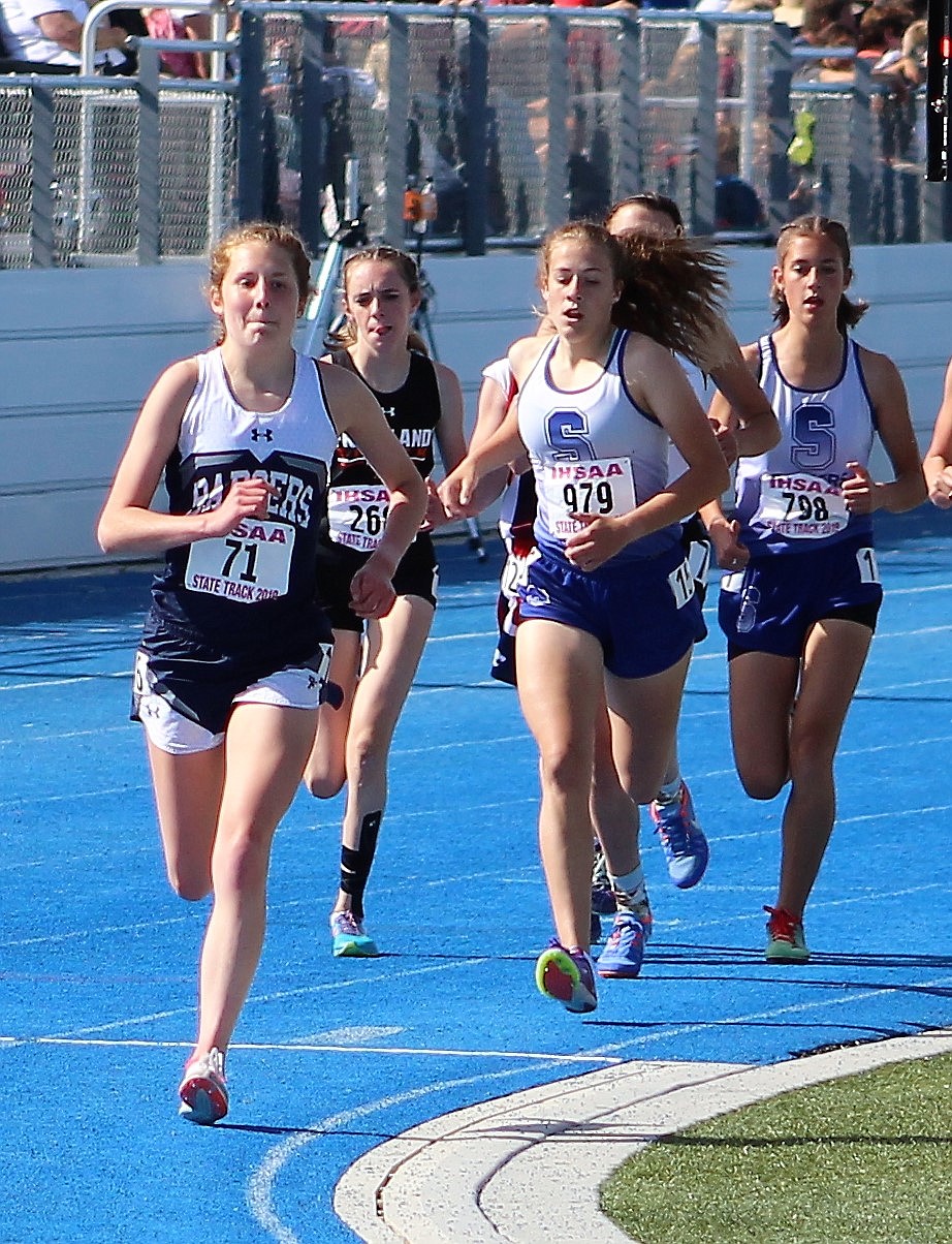 Photo by TERESA RAE
Abigail Gorton leading the 1600.