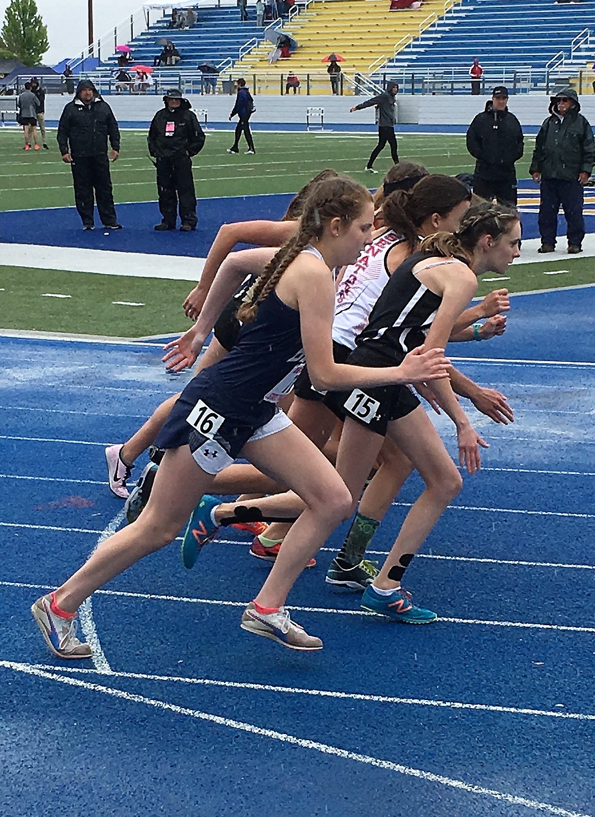 Photo by TERESA RAE
Abigail Gorton starting the 3200.