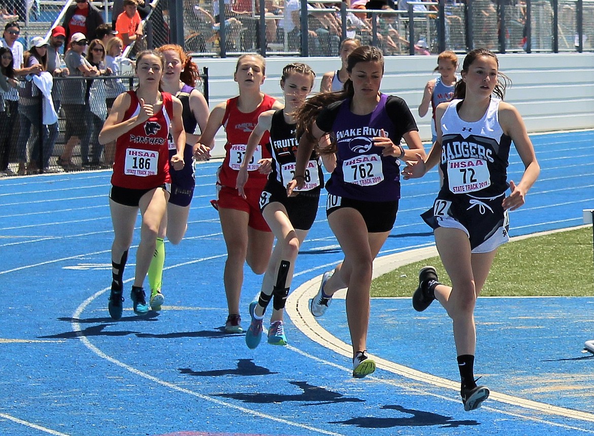 Photo by TERESA RAE
Chloe Kupper in the 800.