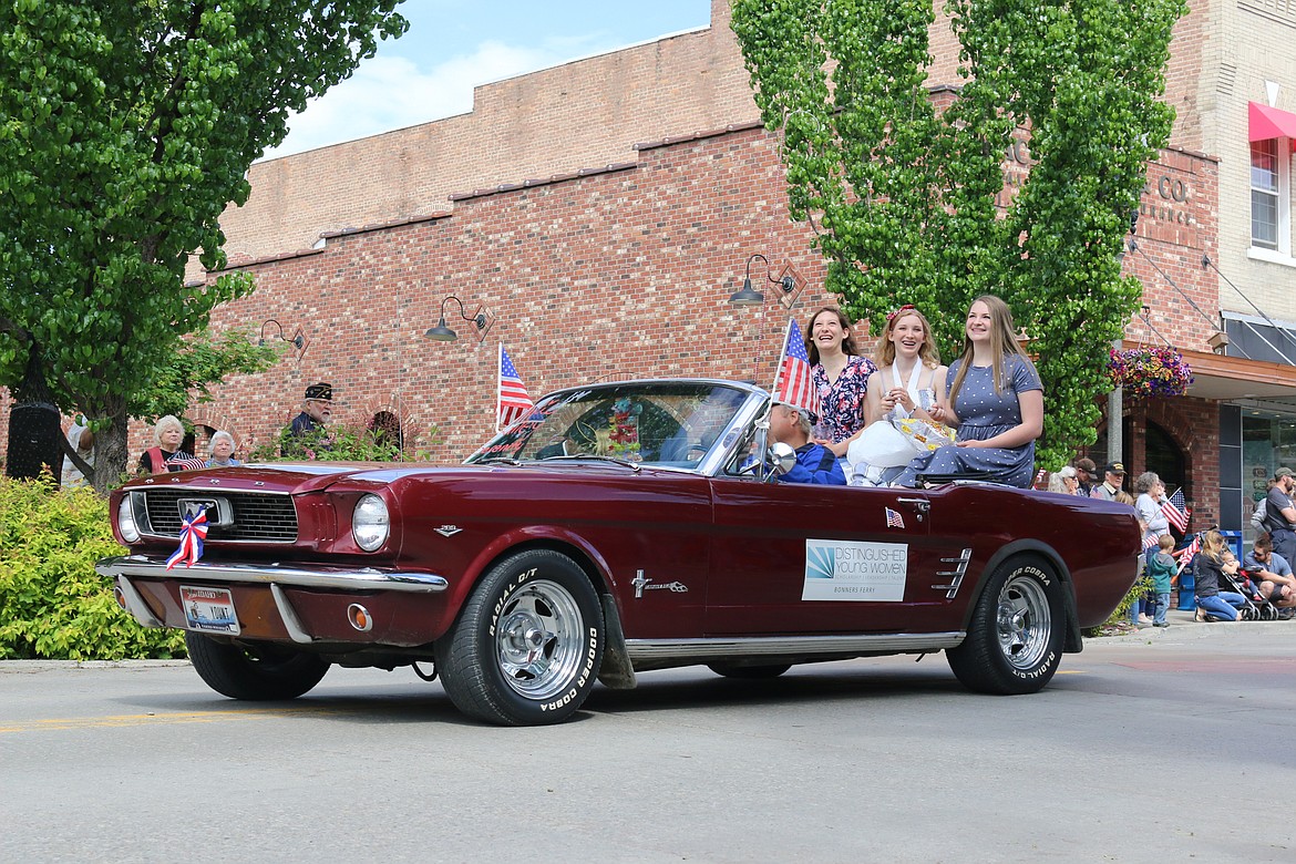 Photo by MANDI BATEMAN
The Distinguished Young Women in the Memorial Day Parade.