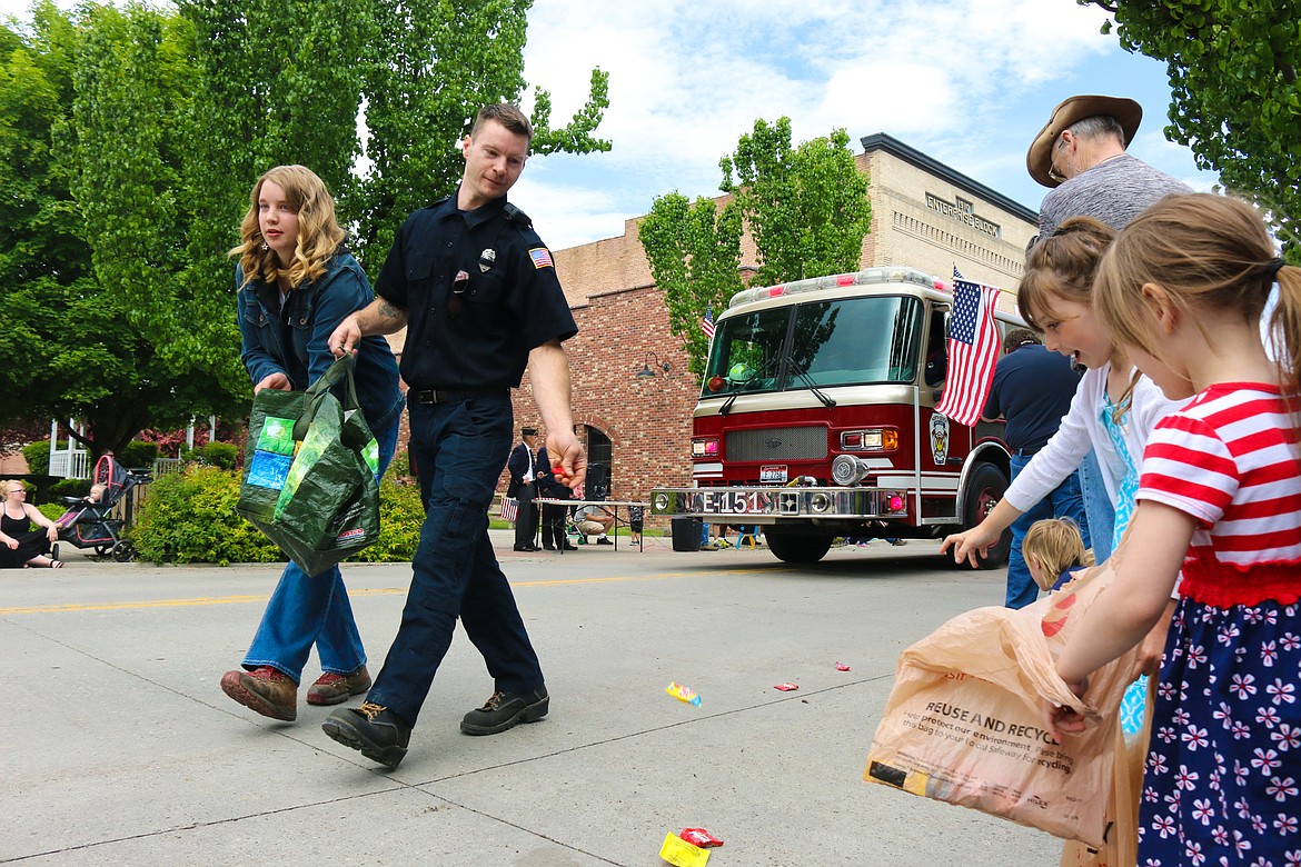 Photo by MANDI BATEMAN
Firefighter handing out candy during the Memorial Day Parade.