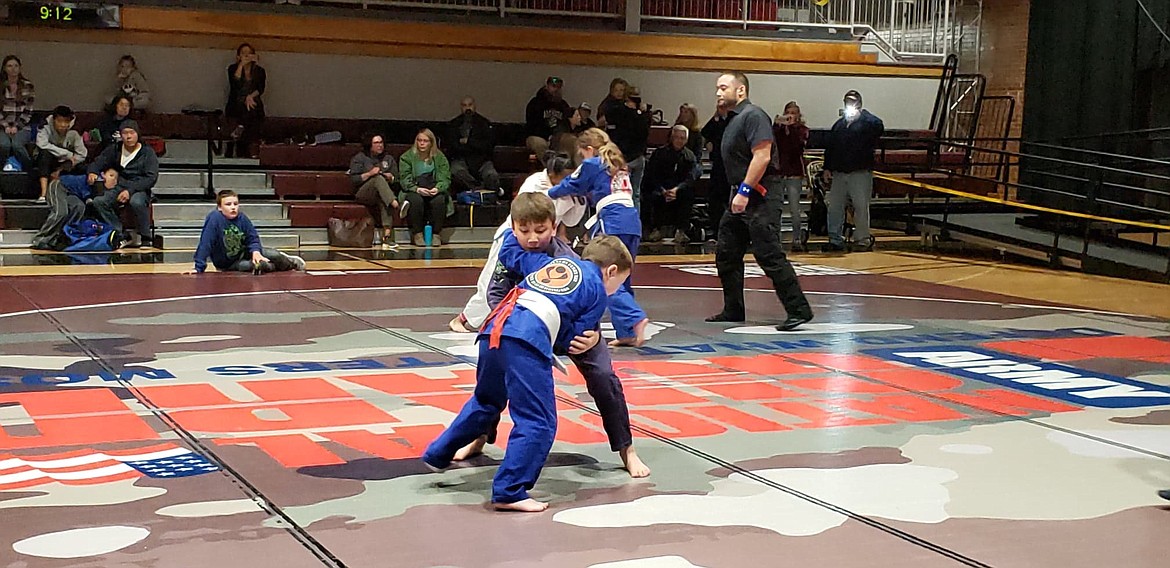 Woody Watts and Victoria Helsper on opposite matches working the takedown.