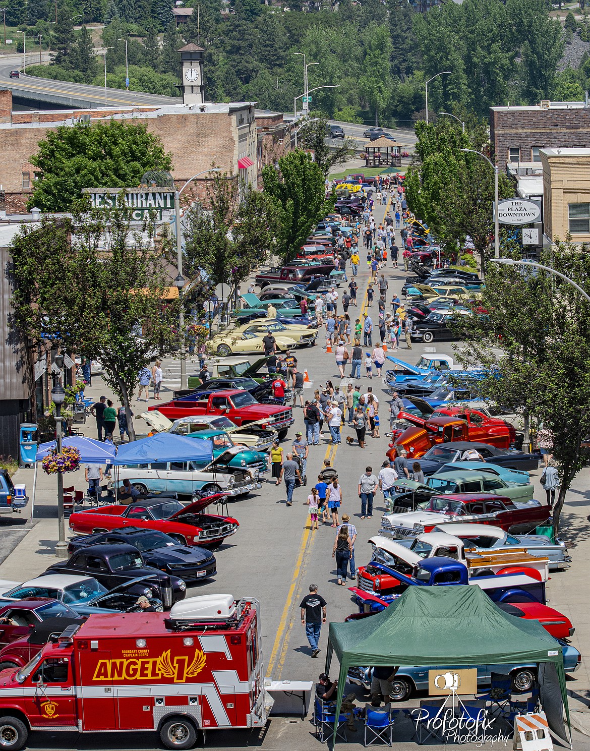 Photo by RON CAMPBELL of PROFOTOFIX PHOTOGRAPHY
Downtown Bonners Ferry was busy with cars and people.