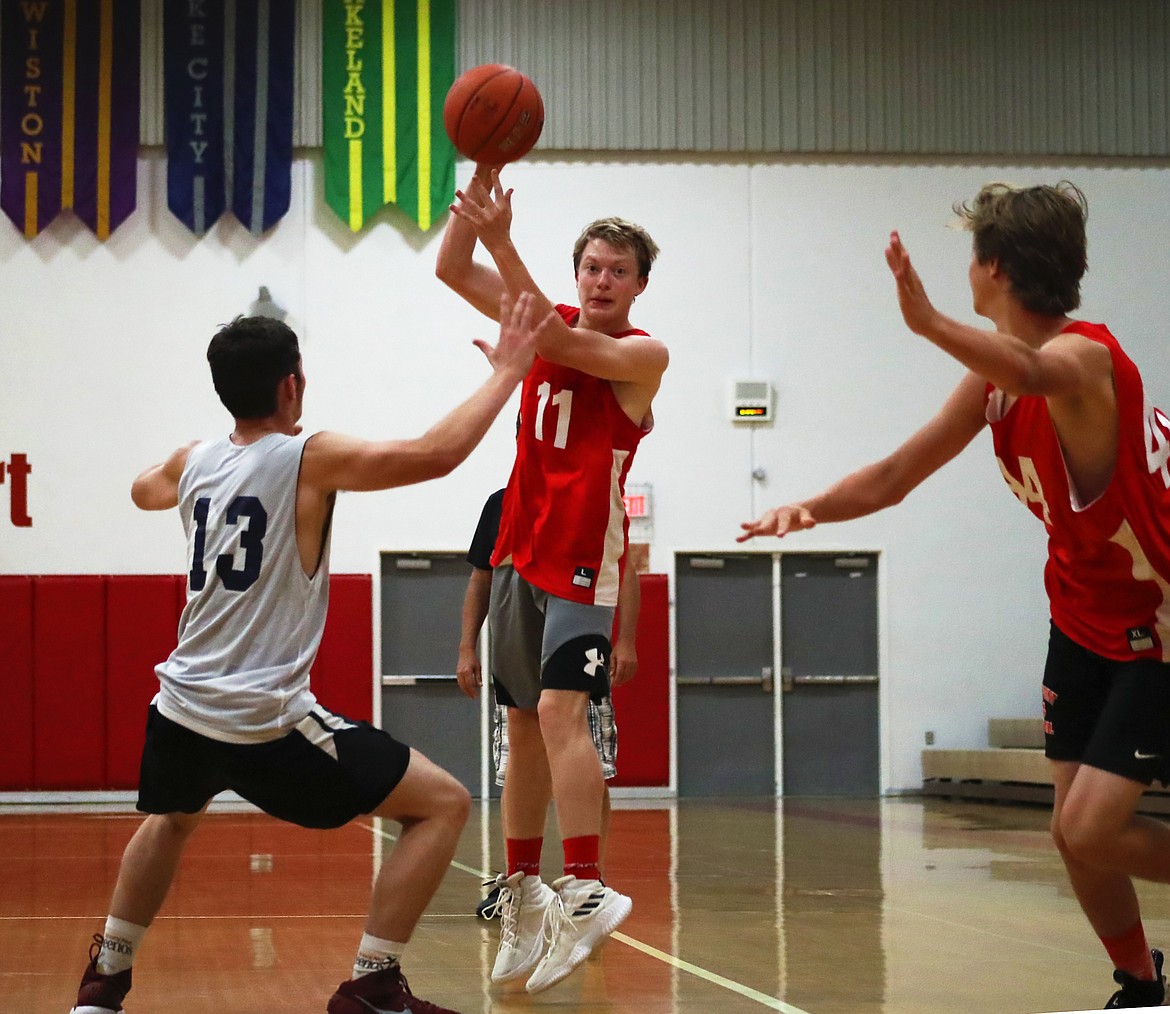 (Photo by KYLE CAJERO)
Rising Sandpoint junior Darren Bailey (center) seams a pass past Bonners Ferry's Braeden Blackmore during a June 18 scrimmage.