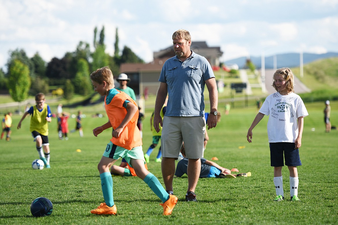 Flathead Force U11 boys' coach Scott Strobel watches as his squad plays a game called &quot;Catch Me If You Can&quot; during practice at Kidsports Complex on Thursday. (Casey Kreider/Daily Inter Lake)