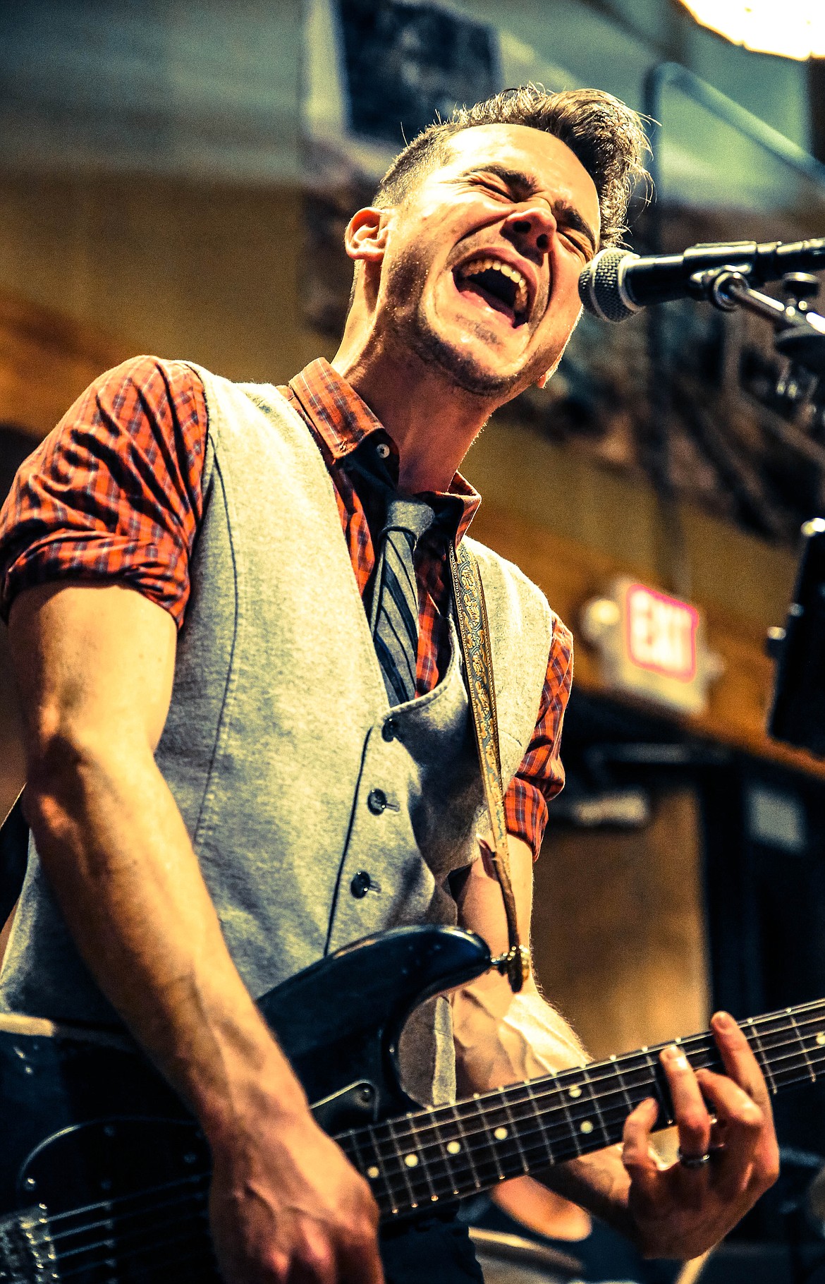Mike Murray in concert-Photo by Christan Metzler