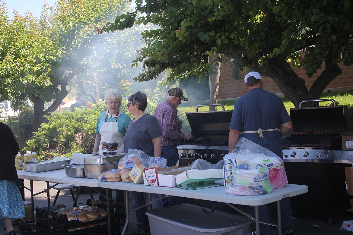 The smell of cooking burgers and hot dogs filled the neighborhood around the Restorium, attracting more people.