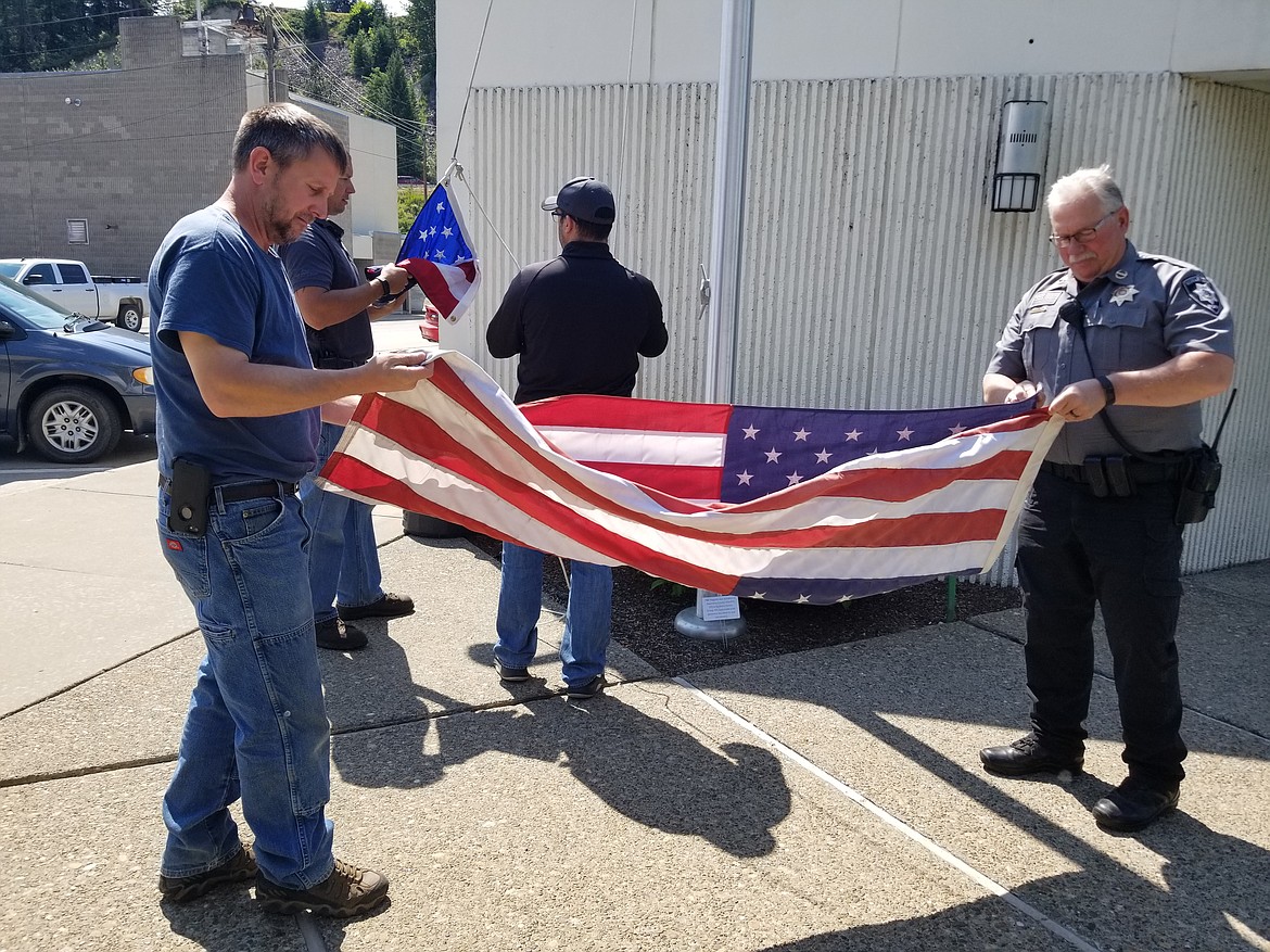 Photo by MANDI BATEMAN
Retired in the former flag.