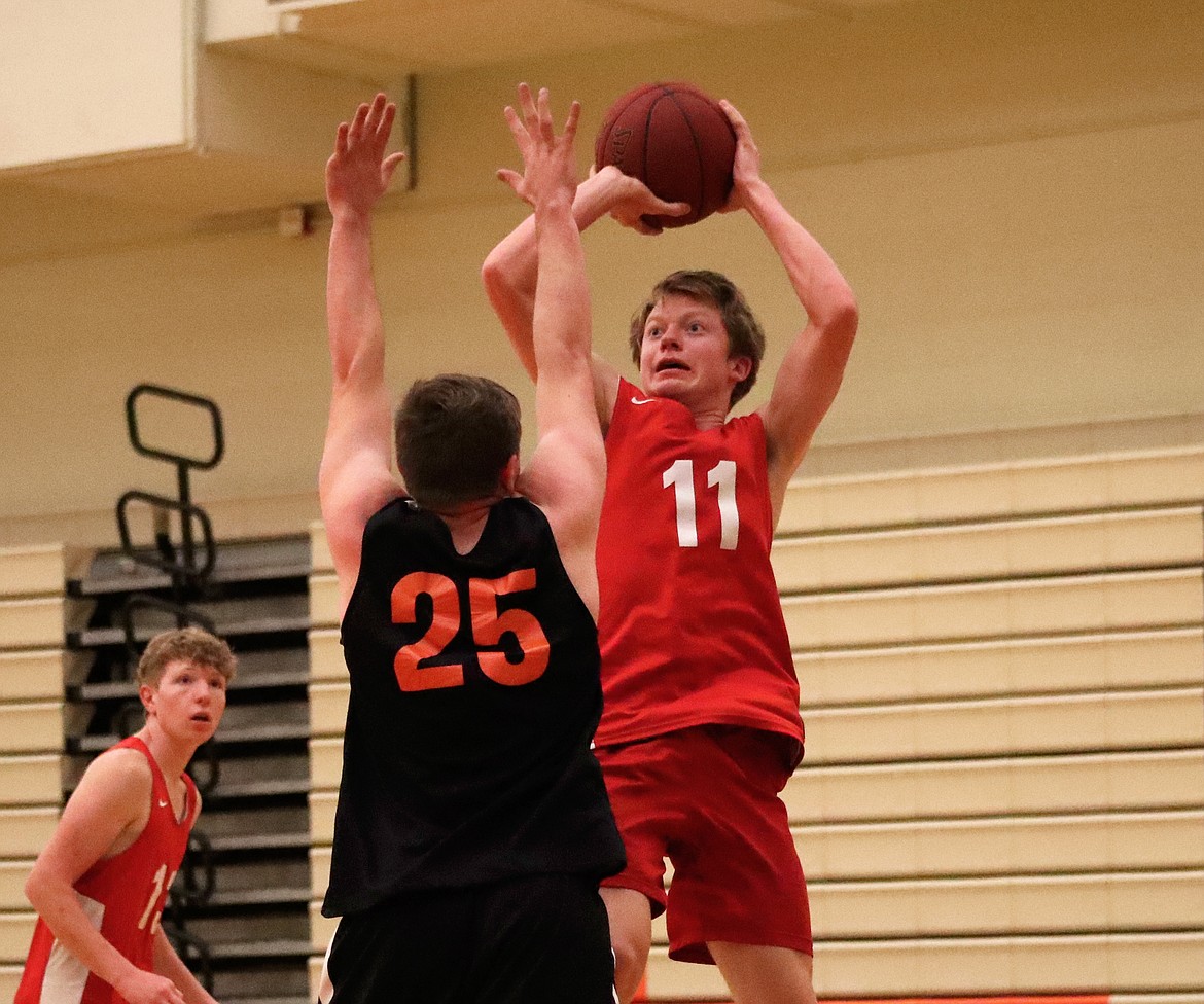 (Photo by KYLE CAJERO)
Sandpoint junior Darren Bailey shoots a contested floater in West Valley Summer League play on July 10.