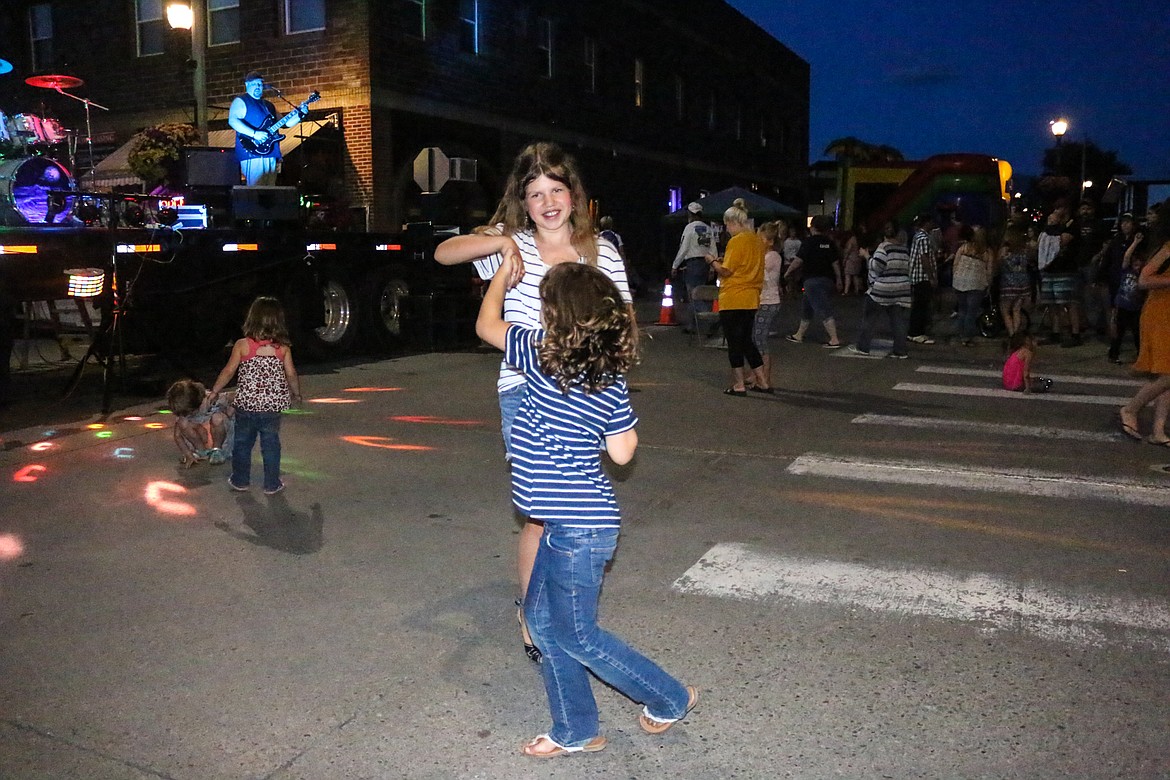 Photo by MANDI BATEMAN
Children were first to get out and dance at the 2019 Kootenai River Days street dance.