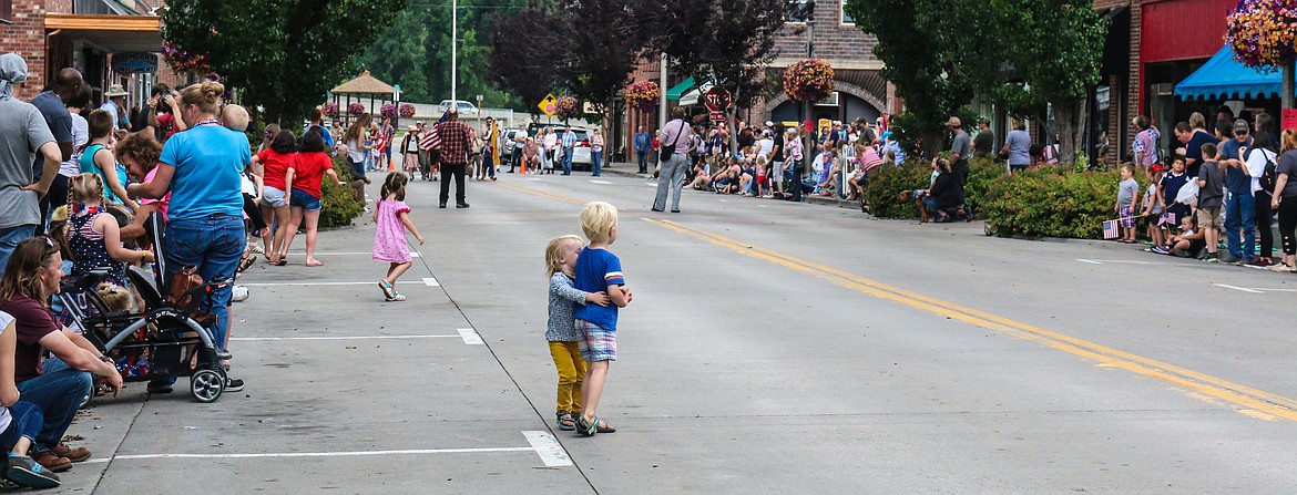 Photo by MANDI BATEMAN
Children eagerly awaited the Fourth of July parade to begin.