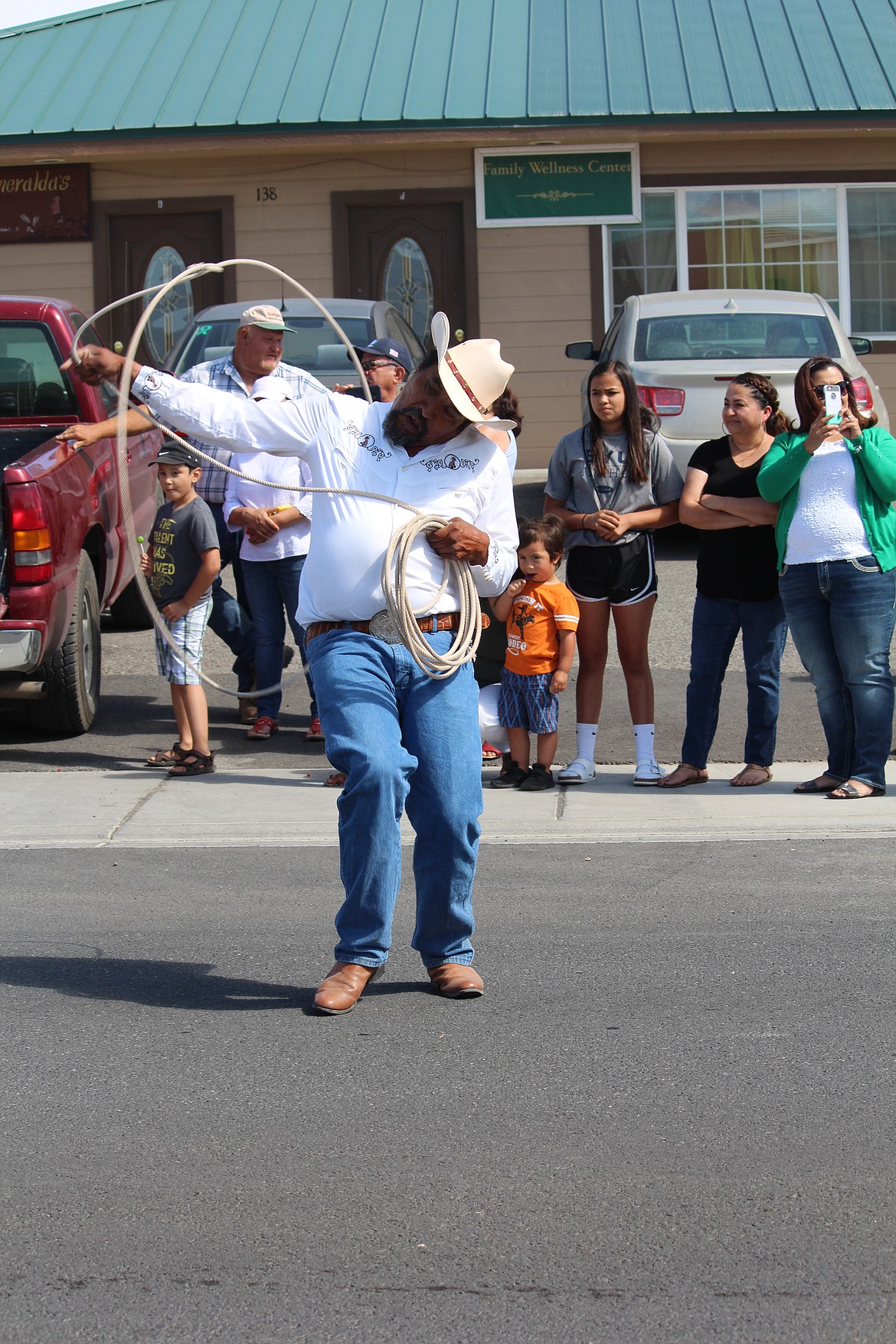 Cheryl Schweizer/Sun Tribune
A master roper shows his skills during Saturday's Royal City Summerfest parade.