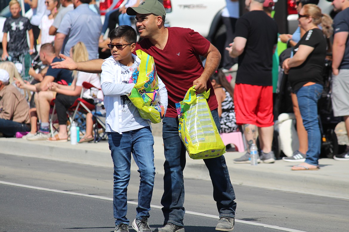 Cheryl Schweizer/Sun Tribune
Royal City Summerfest parade participants throw a little candy to the crowd.