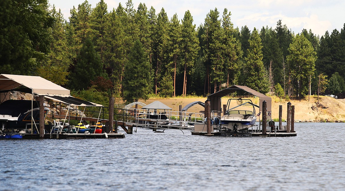 River and lakeshore owners are concerned about boat wakes damaging property. (LOREN BENOIT/Press)