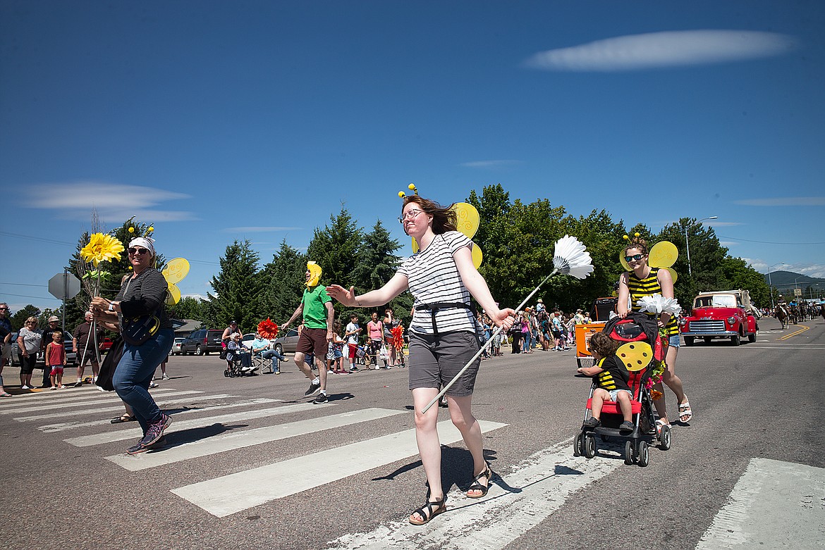 The Imagine IF library float was all about bees.