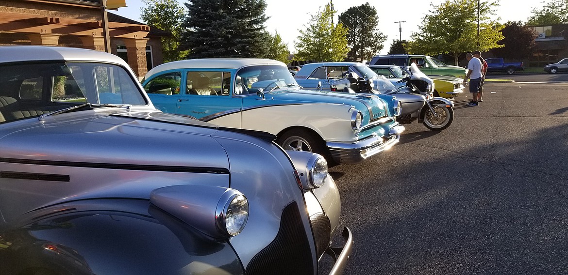 Rachal Pinkerton/Sun Tribune
A small group of cars awaits the Slow Drag race Friday evening in Othello.