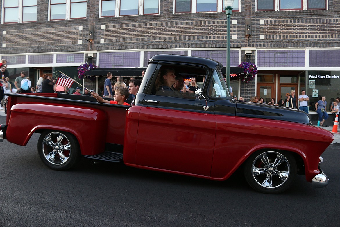 (Photo by MARY MALONE)
The crowds gathered in downtown Priest River Friday evening to enjoy the annual Asphalt Angels&#146; Hot Neon Nights Car Cruise.