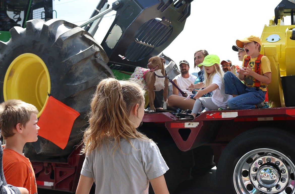 (Photo by MARY MALONE)
Young participants in the Timber Days parade on Saturday throw some candy to kids in the crowd.