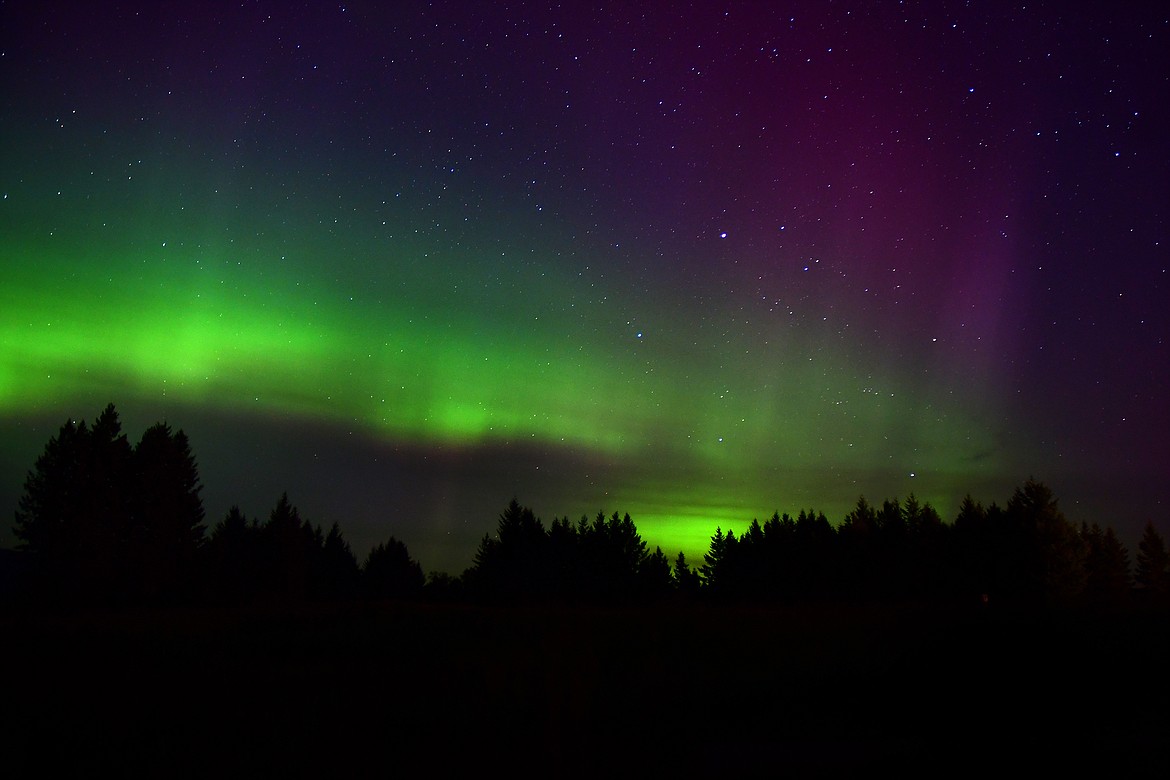 The aurora activity as it begins to strenghten early Monday morning. (Jeremy Weber photo)