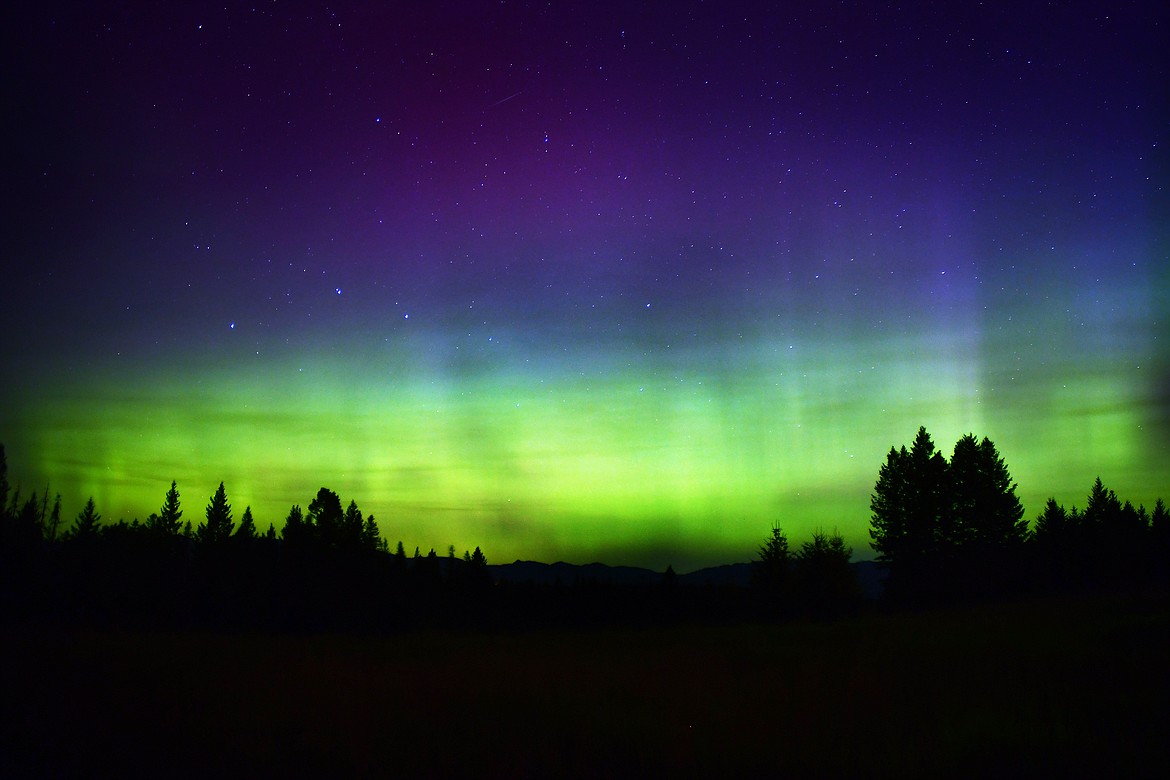 The aurora activity begins to die down around 3:30 a.m. Monday. (Jeremy Weber photo)