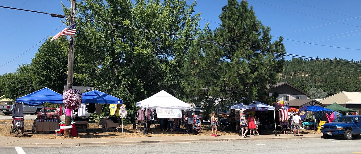 Photo by JOSH MCDONALD 
Shoppers hit a row of vendors at Pinehurst Days on Saturday afternoon.