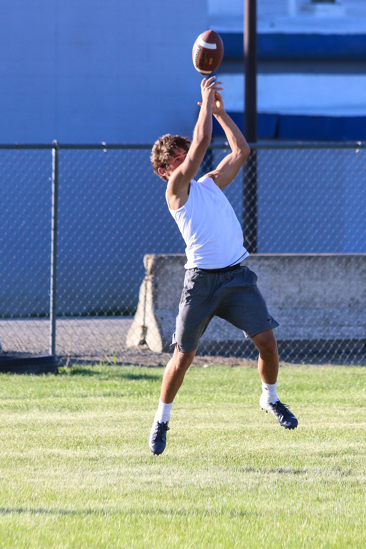 Photo by MANDI BATEMANEvan Barajas practicing for the 2019 football season.