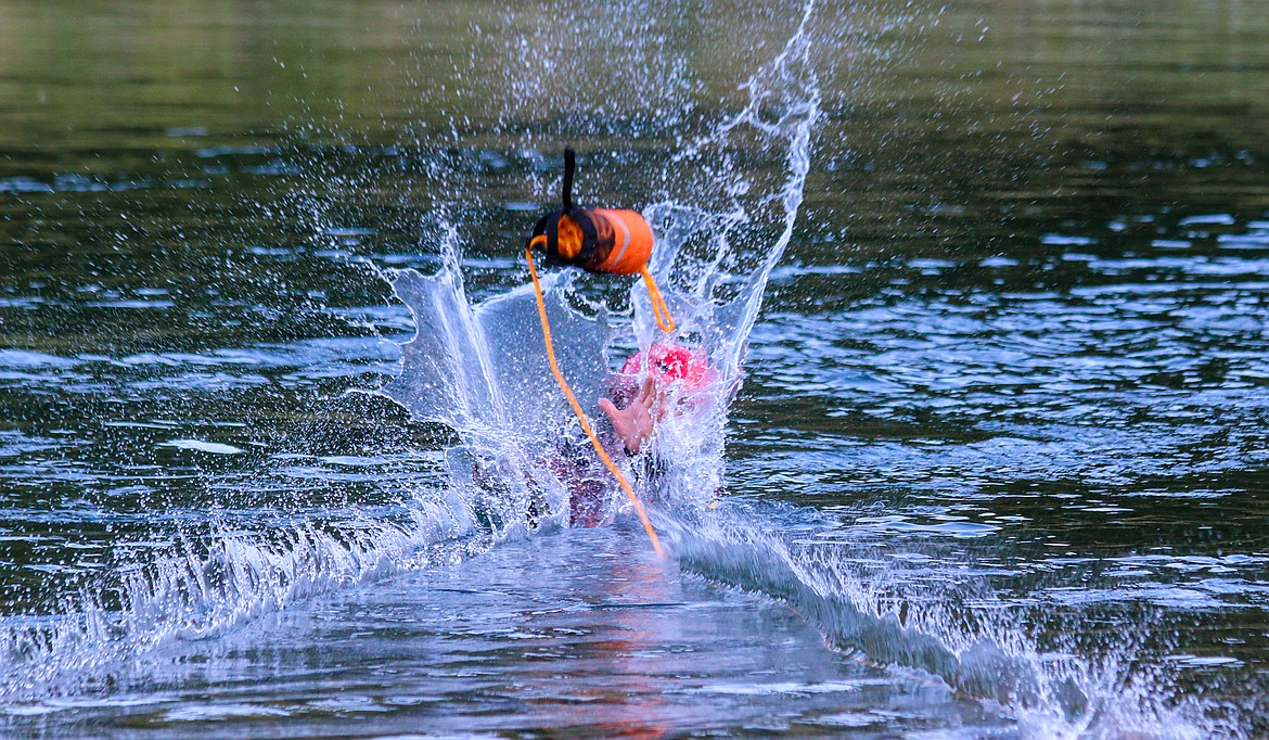 Photo by MANDI BATEMAN
Two throw bags hit their target at the same time.