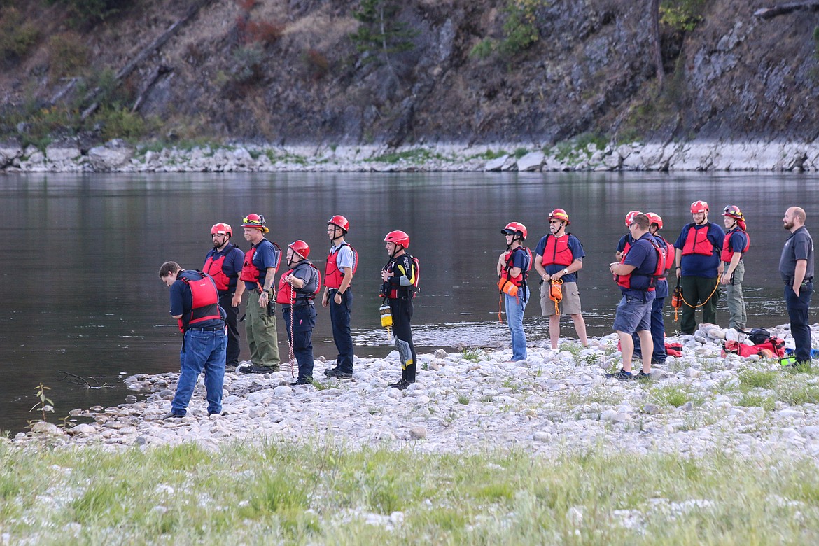 Photo by MANDI BATEMAN
Team members from North Bench Fire, Boundary Search and Dive Rescue, and Boundary Ambulance gathered at Twin Rivers Resort to practice basic water safety and throw bag training.