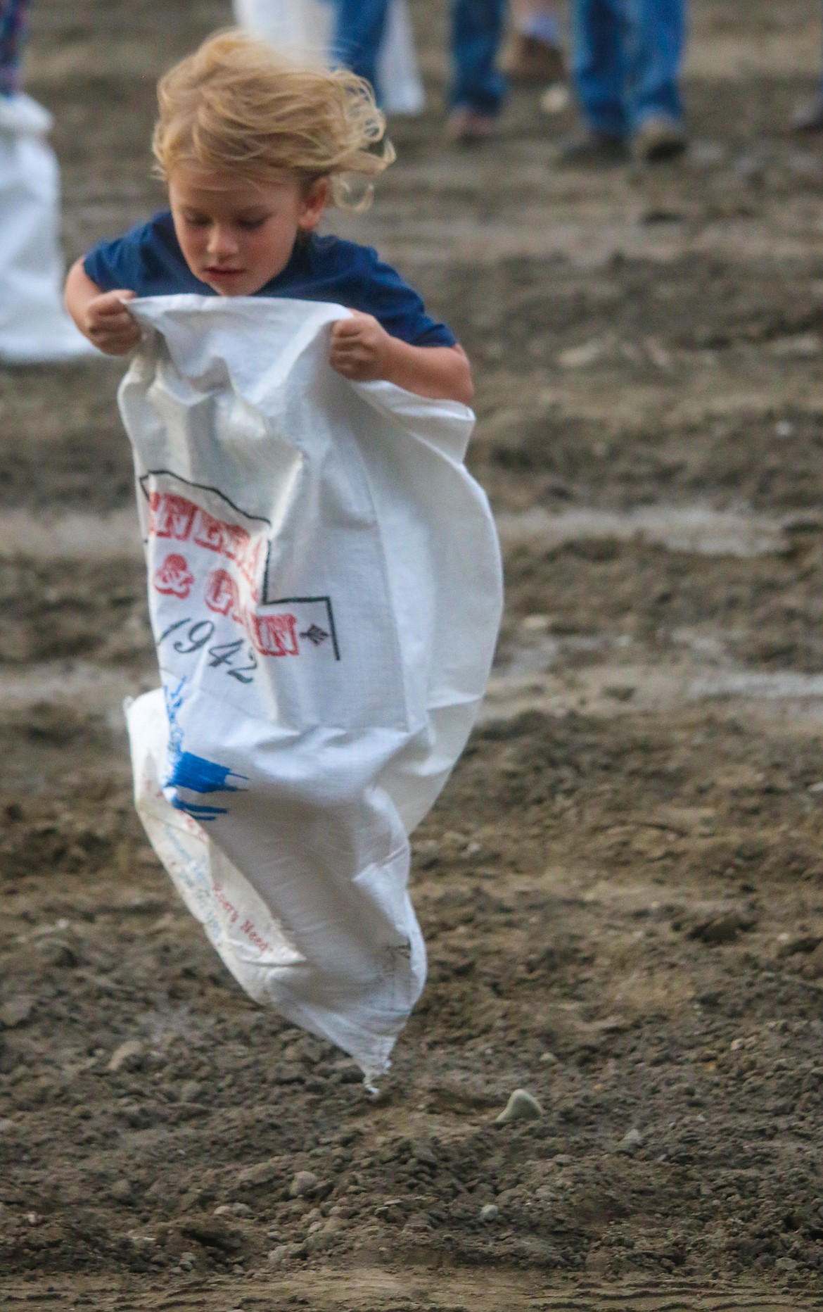 Photo by MANDI BATEMANCatching some air in a sack.