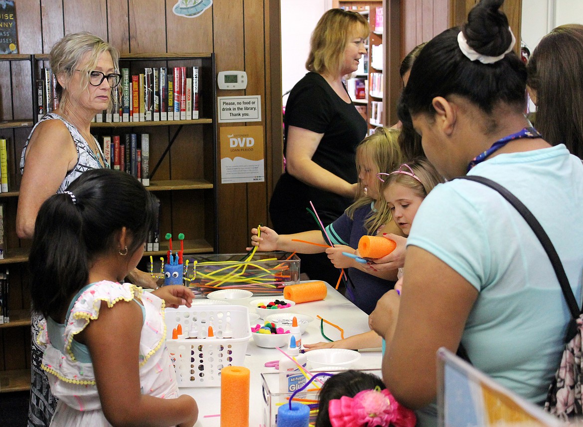 Rachal Pinkerton/The Sun Tribune
Kids made pool noodle aliens at the Warden Library party last week.